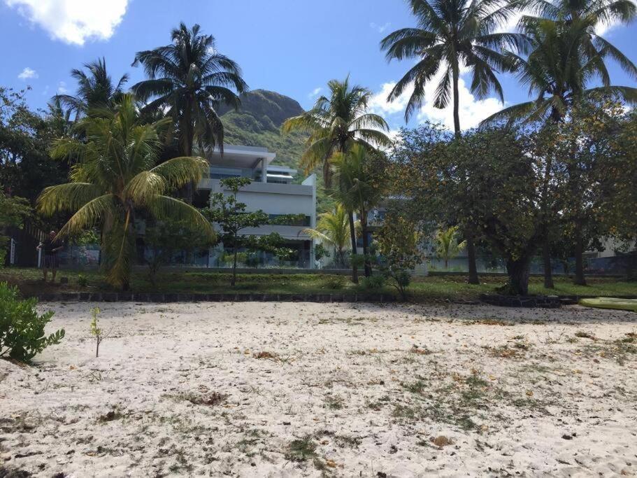 Caplage - Beachfront Ground Floor In Apartament *